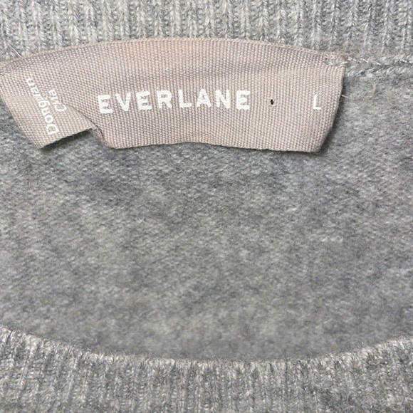 EVERLANE cashmere Classic Crew gray sweater - Picture 3 of 4